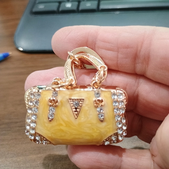 Elegant Gold Key Holder with Crystal Accents - Picture 4 of 4